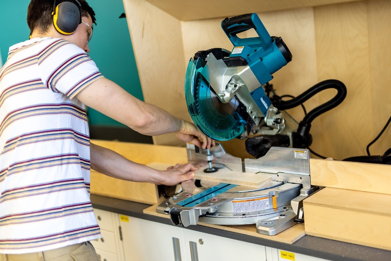Student using a circular saw in the Gina Cody School Makerspace lab.
